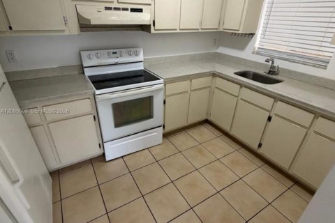 Apartment in Hialeah, Florida 2 bedrooms, 1820.88 sq.m. № 2399673 - photo 6