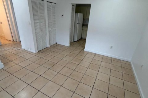Apartment in Hialeah, Florida 2 bedrooms, 1820.88 sq.m. № 2399673 - photo 3