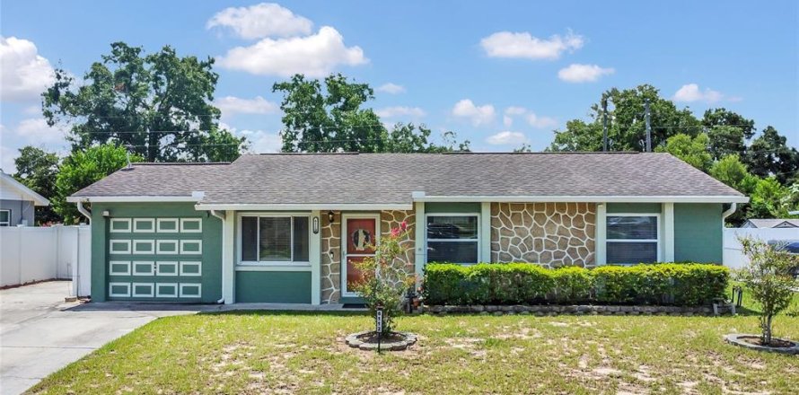 House in Orlando, Florida 3 bedrooms, 154.68 sq.m. № 1876607