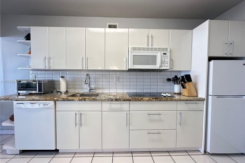 Copropriété à louer à Miami Beach, Floride: 49.24 m2 № 2154873 - photo 2