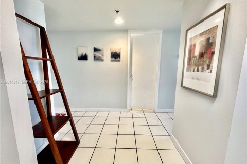 Copropriété à louer à Miami Beach, Floride: 49.24 m2 № 2154873 - photo 13