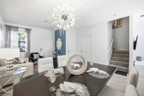 Townhouse in Homestead, Florida 3 bedrooms № 2041758 - photo 13
