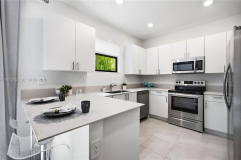 Townhouse in Homestead, Florida 3 bedrooms № 2041758 - photo 9