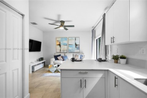 Townhouse in Homestead, Florida 3 bedrooms № 2041758 - photo 10