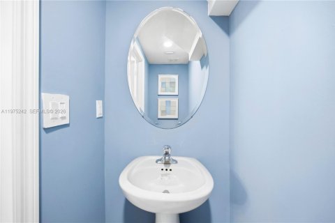 Townhouse in Homestead, Florida 3 bedrooms № 2041758 - photo 16