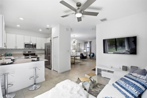 Townhouse in Homestead, Florida 3 bedrooms № 2041758 - photo 8