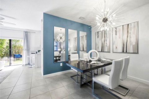 Townhouse in Homestead, Florida 3 bedrooms № 2041758 - photo 11