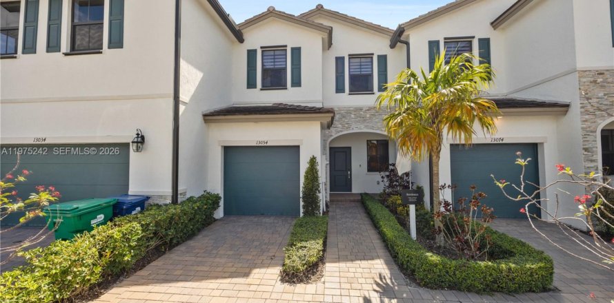 Townhouse in Homestead, Florida 3 bedrooms № 2041758