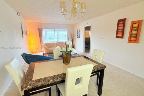 Снять в аренду кондоминиум в Пемброк-Пайнс, Флорида 2 спальни, 102.75м2, № 1972516 - фото 4