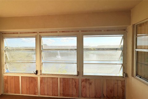 Condo in Pembroke Pines, Florida, 2 bedrooms  № 1972516 - photo 16