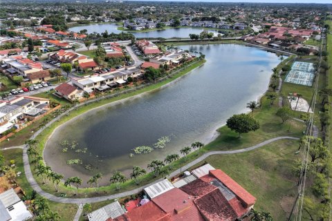 Touwnhouse à vendre à Miami, Floride: 3 chambres, 106.28 m2 № 1990547 - photo 25