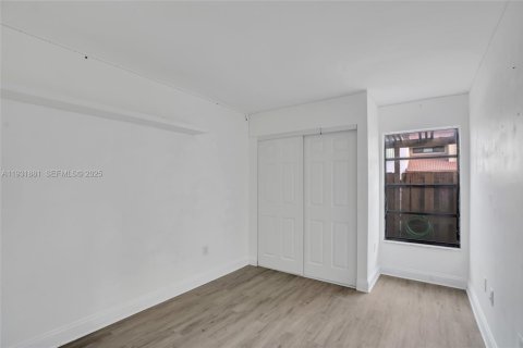 Touwnhouse à vendre à Miami, Floride: 3 chambres, 106.28 m2 № 1990547 - photo 16