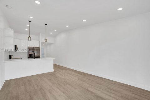 Touwnhouse à vendre à Miami, Floride: 3 chambres, 106.28 m2 № 1990547 - photo 6