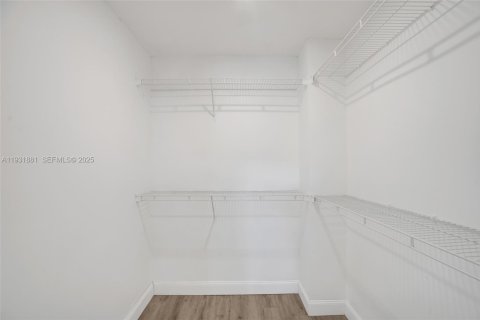 Touwnhouse à vendre à Miami, Floride: 3 chambres, 106.28 m2 № 1990547 - photo 14