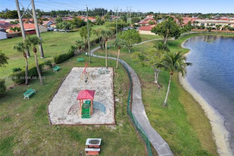 Touwnhouse à vendre à Miami, Floride: 3 chambres, 106.28 m2 № 1990547 - photo 26