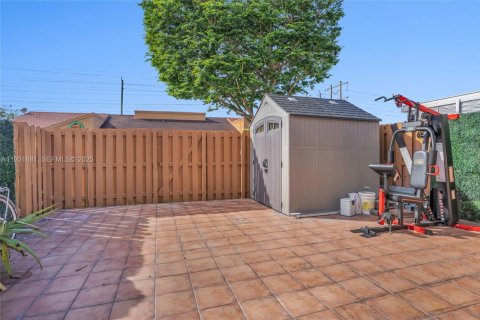 Touwnhouse à vendre à Miami, Floride: 3 chambres, 106.28 m2 № 1990547 - photo 20