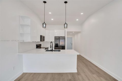 Touwnhouse à vendre à Miami, Floride: 3 chambres, 106.28 m2 № 1990547 - photo 7