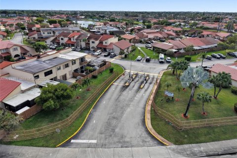 Touwnhouse à vendre à Miami, Floride: 3 chambres, 106.28 m2 № 1990547 - photo 28