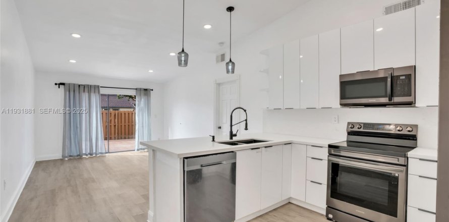 Touwnhouse à Miami, Floride 3 chambres, 106.28 m2 № 1990547