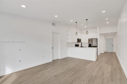 Touwnhouse à vendre à Miami, Floride: 3 chambres, 106.28 m2 № 1990547 - photo 5