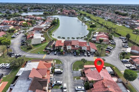 Touwnhouse à vendre à Miami, Floride: 3 chambres, 106.28 m2 № 1990547 - photo 23