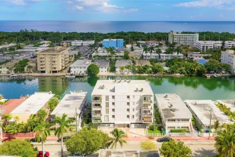 Снять в аренду кондоминиум в Майами-Бич, Флорида 3 спальни, 111.39м2, № 1929618 - фото 29