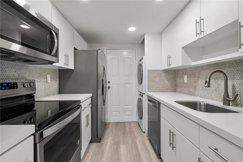 Снять в аренду кондоминиум в Майами-Бич, Флорида 3 спальни, 111.39м2, № 1929618 - фото 6