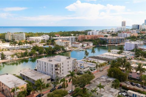 Снять в аренду кондоминиум в Майами-Бич, Флорида 3 спальни, 111.39м2, № 1929618 - фото 27