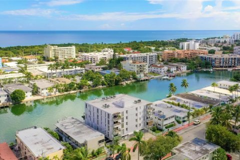 Снять в аренду кондоминиум в Майами-Бич, Флорида 3 спальни, 111.39м2, № 1929618 - фото 30