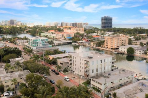 Снять в аренду кондоминиум в Майами-Бич, Флорида 3 спальни, 111.39м2, № 1929618 - фото 28