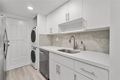 Снять в аренду кондоминиум в Майами-Бич, Флорида 3 спальни, 111.39м2, № 1929618 - фото 5