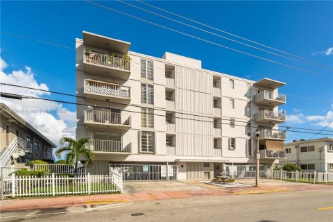 Снять в аренду кондоминиум в Майами-Бич, Флорида 3 спальни, 111.39м2, № 1929618 - фото 25