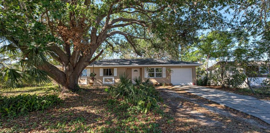 House in Englewood, Florida 3 bedrooms, 107.58 sq.m. № 1722952