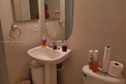 House in Pembroke Pines, Florida 5 bedrooms, 243.59 sq.m. № 2043107 - photo 25