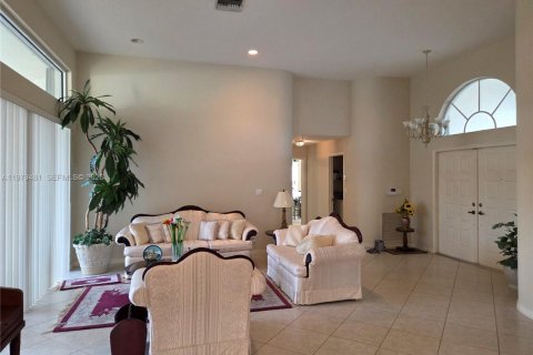 House in Pembroke Pines, Florida 5 bedrooms, 243.59 sq.m. № 2043107 - photo 2