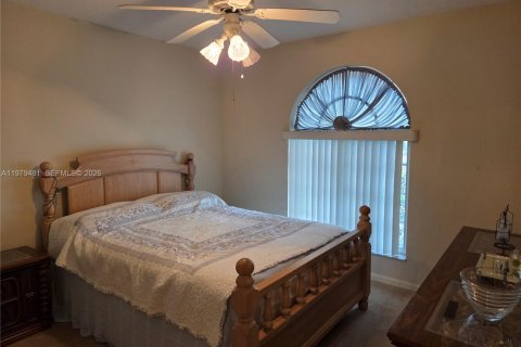 House in Pembroke Pines, Florida 5 bedrooms, 243.59 sq.m. № 2043107 - photo 30