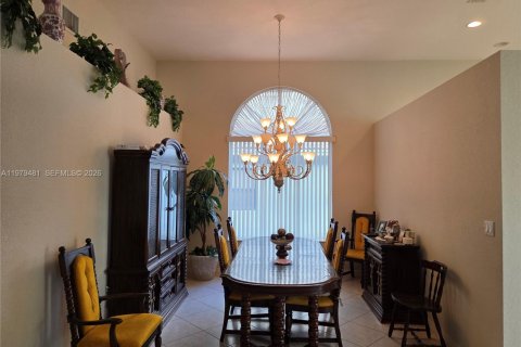 House in Pembroke Pines, Florida 5 bedrooms, 243.59 sq.m. № 2043107 - photo 24