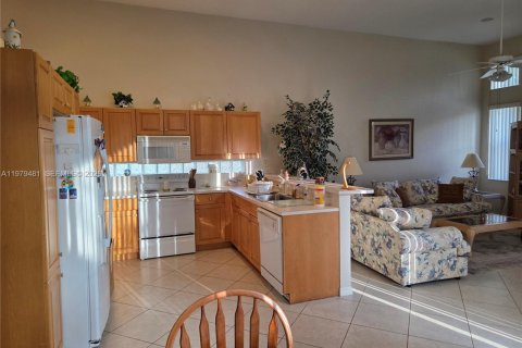 House in Pembroke Pines, Florida 5 bedrooms, 243.59 sq.m. № 2043107 - photo 23