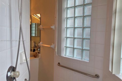 House in Pembroke Pines, Florida 5 bedrooms, 243.59 sq.m. № 2043107 - photo 13