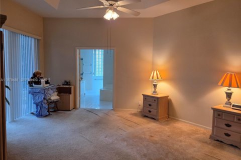 House in Pembroke Pines, Florida 5 bedrooms, 243.59 sq.m. № 2043107 - photo 11
