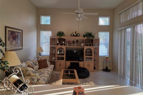 House in Pembroke Pines, Florida 5 bedrooms, 243.59 sq.m. № 2043107 - photo 22