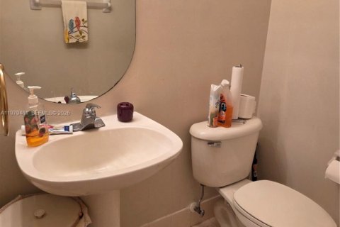 House in Pembroke Pines, Florida 5 bedrooms, 243.59 sq.m. № 2043107 - photo 27