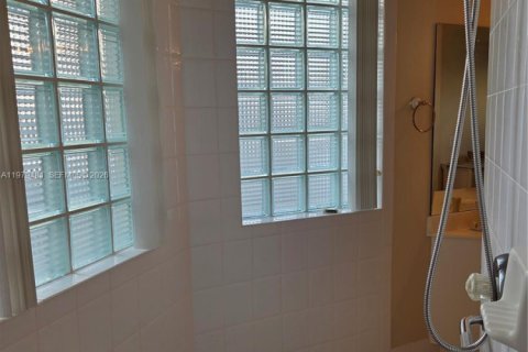 House in Pembroke Pines, Florida 5 bedrooms, 243.59 sq.m. № 2043107 - photo 16