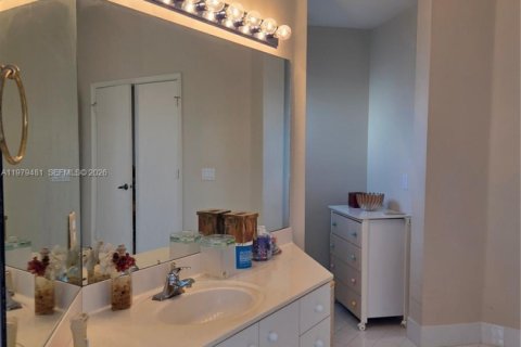 House in Pembroke Pines, Florida 5 bedrooms, 243.59 sq.m. № 2043107 - photo 14