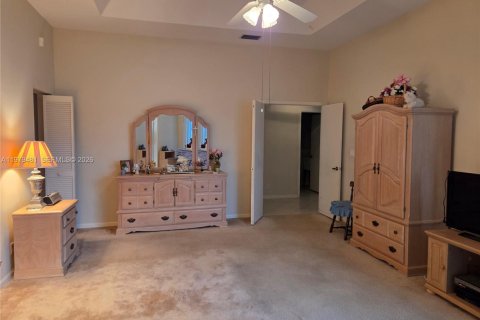 House in Pembroke Pines, Florida 5 bedrooms, 243.59 sq.m. № 2043107 - photo 9