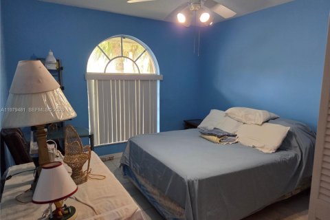 House in Pembroke Pines, Florida 5 bedrooms, 243.59 sq.m. № 2043107 - photo 29