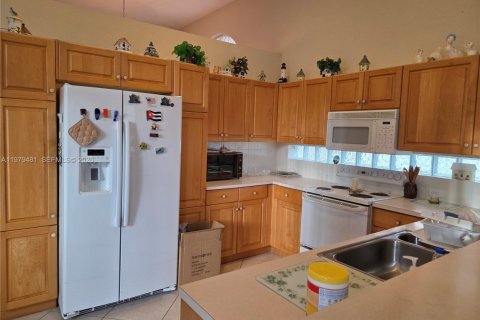 House in Pembroke Pines, Florida 5 bedrooms, 243.59 sq.m. № 2043107 - photo 5