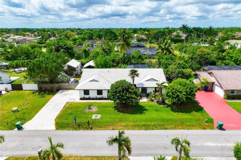 House in Homestead, Florida 4 bedrooms, 213.77 sq.m. № 1865774 - photo 2