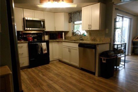 House in Port Richey, Florida 2 bedrooms, 95.88 sq.m. № 1878255 - photo 12