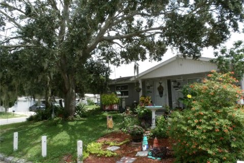 House in Port Richey, Florida 2 bedrooms, 95.88 sq.m. № 1878255 - photo 1